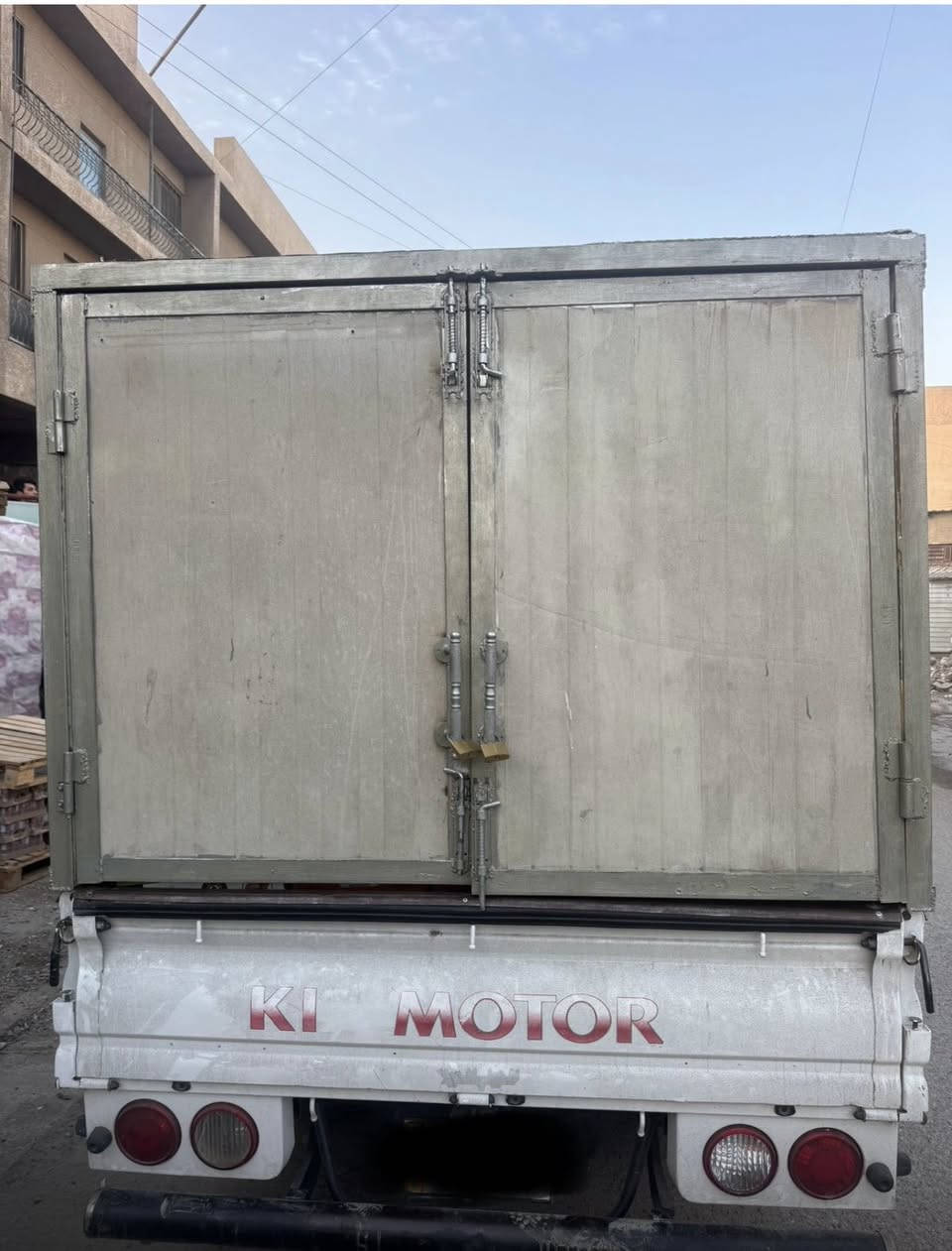 حافضة تنشد على بدي مال نثية سعره 200000 الف التصال على رقم ***********
