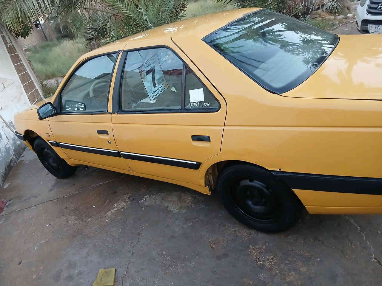 سلام عليكم من رخصة الادمن بيجو 405 موديل 2015للبيع سياره جاهزه كير ومكينة وحدادية خير من الله وصل خط وبحث جاهزات رقم بغداد مشروع وطني. سنويه ماساقطه بيه باب السايق مبداله بقطه مال كصه.  ***********
