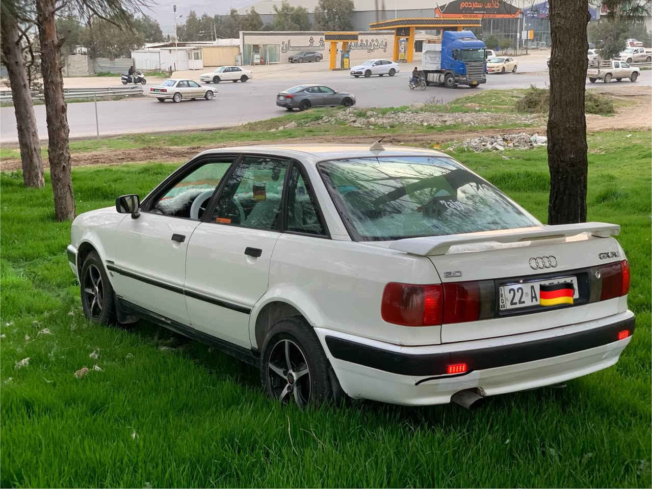 ئۆدی مۆدێل ١٩٩٤ بێ بۆیاخ بێ دەعم بێ سارد هەموو گیانی لەسەر دەقی شەریکە ماوەتەوە نوخسانی نیە سەیارەی دەستی خۆمە . گێڕ و مەکینەو تەقەو ڕەقە بەشەرتی هەزار فیتەر . سەیارەکە گێڕ عادیە و مەکینەی ٤ بستۆنە . تەبرید سارد و گەرم لەسەر سوویچ مەزبوت بەشەرت . ٤ تایەو ویلی زۆر جوان . سەیارەکە ناوو دەری لەسەر دەقی شەریکە ماوەتەوە هیچ نوخسانیەکی نیە و وەک شەریکەیە . کامل جوانکاری ناوو دەری بۆ کراوە ... 

گۆڕینەوەش دەکەم بە شتێک بەدڵم بێت 🤍. 

بۆزانیاری زیاتر پەیوەندی بکە بەم ژمارە تەلەفونەوە 
Watsapp&viber(***********) جوابی نامە نادەمەوە لەگەڵ ڕێزدا🤍. السليمانية, العراق
