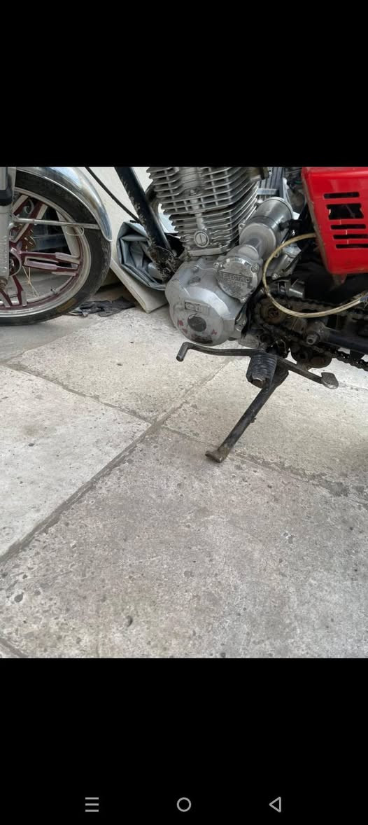 سلام عليكم دراجه سيفان وياهه جنطخ مال دلفري سعر٣٠٠ نضيفه ال شاهد رقم ***********
