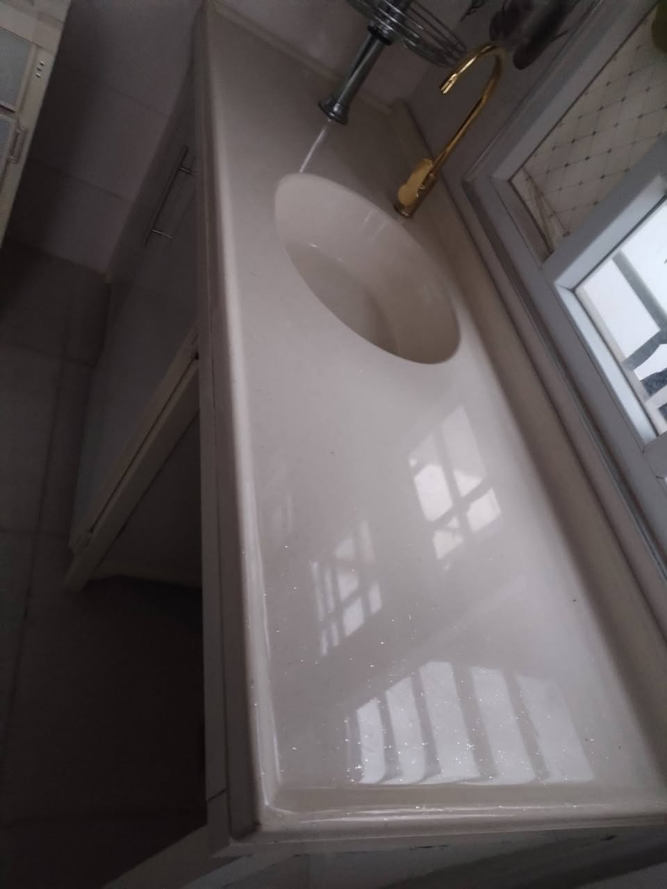 كاونتر غير مستخدم بعده جديد  فصلناه ب٣٧٥ اريده  ب275وبي مجال مكان مرشحة بي ومكان غسالة ومكان اطباق مع الخلاط هدية
***********
