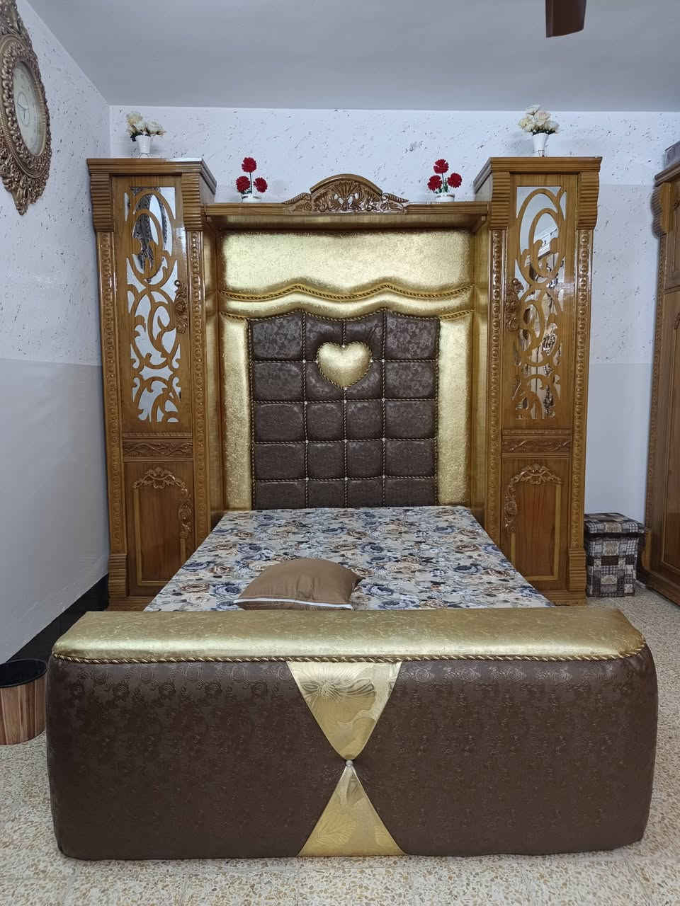 لبيع غرفه نوم فصال جديد خمس ابواب خشب عراقي ثقيل خمسه مليم السعر مليون  و400 وبيها مجال رقم ***********/      *********** اني مكلف بلنشر
