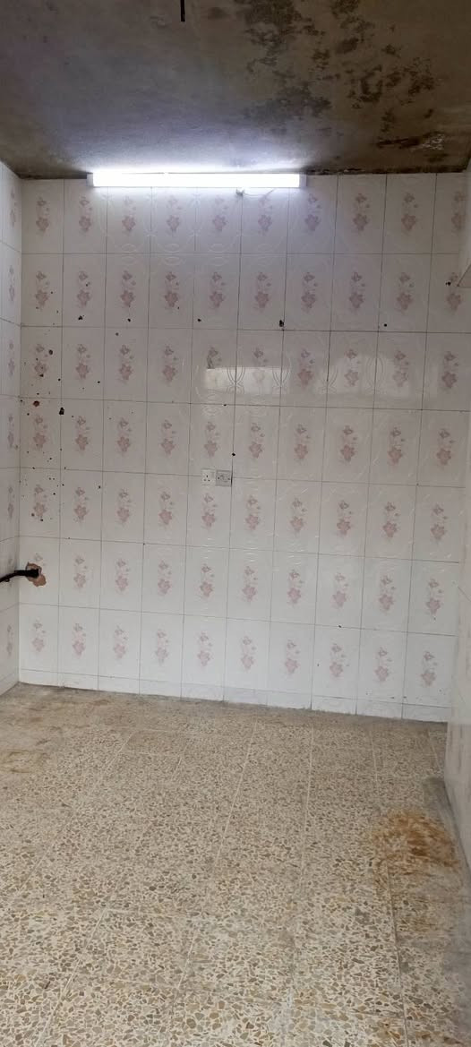 دار للايجار حي الصحه بالقرب من مرطبات الصفار
مساحة الدار 150متر طابق ونص 
3 غرفه نوم  هول حمام مطبخ استقبال 
للاستفسار الاتصال على الرقم 
 ***********
