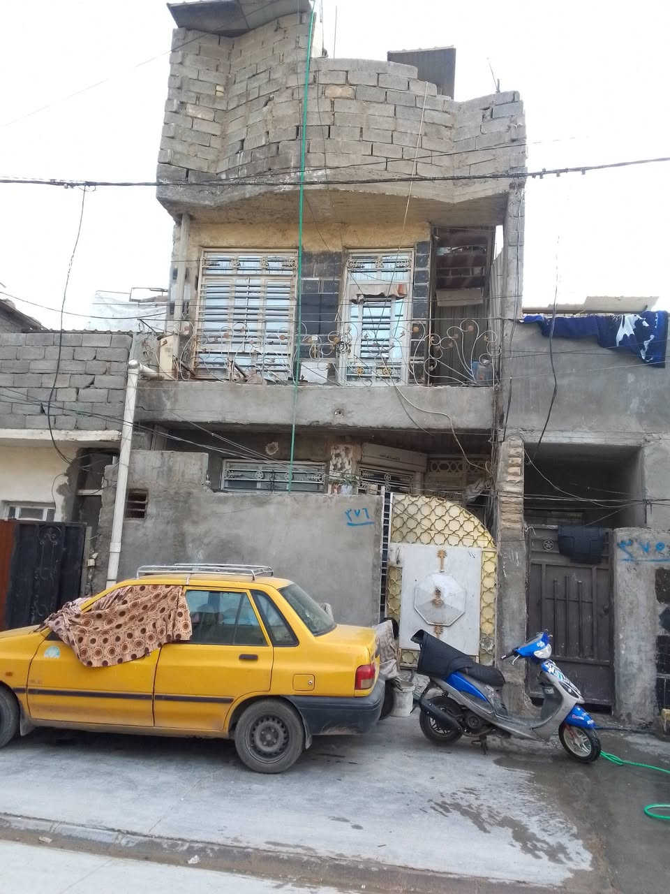 بيتين  للمراوس موقعهن شهداء السيدية خلف كلية السلام منطقة كامل خدمات تبليط مجاري إنترنت
البيت الواحد مساحة 50 
بيت 3 طوابق والثاني طابق واحد
للمراوس نريد في منطقة الري والمجاورة للري 
للتفاصيل أكثر  هذا رقم تليفوني 
*********** ابو يحيى
