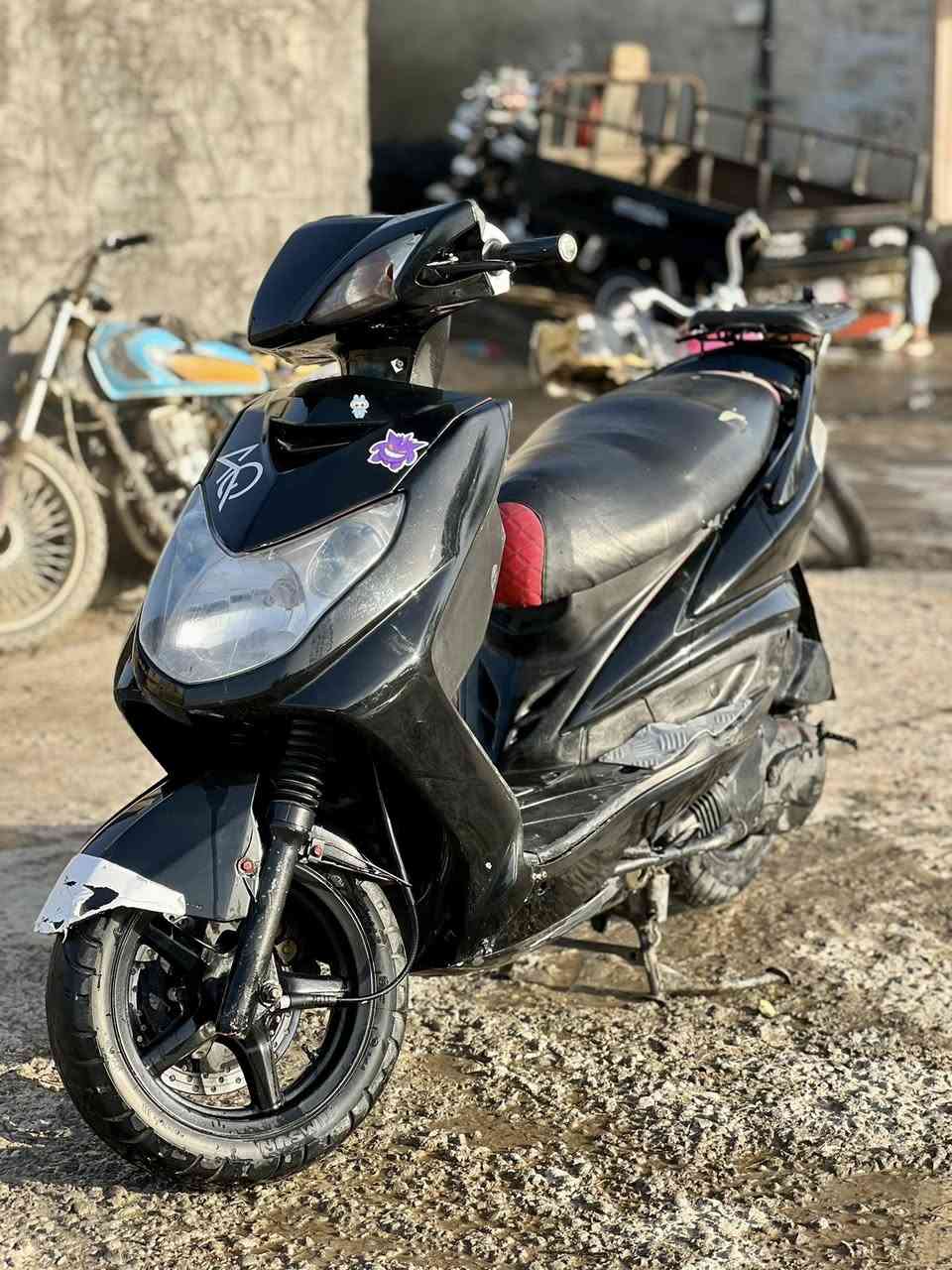 السلام عليكم
دراجة سگنز للبيع الدراجه مكفوله و نضيفه كلش مابيهه اي نقص سلف و هندر و الصالنصه البلاديه موجوده و كلشي واضح ب الفيديو السعر 650 و بيهه مجال
 ‭0771 896 9876‬ متواجد واتساب
