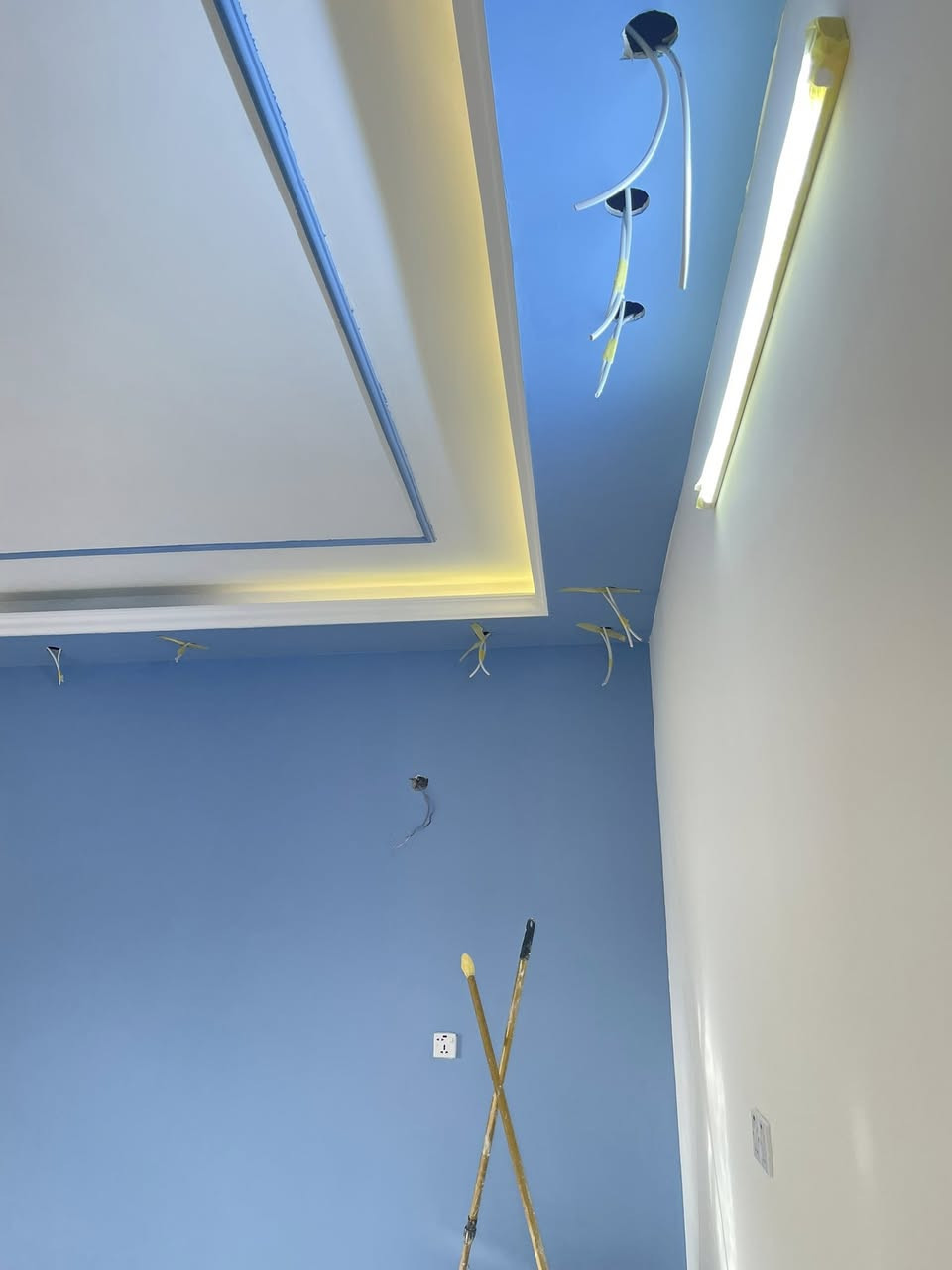 صباغ متفرغ مكاني بغداد الدوره نعمل كافه الاصباغ والديكورات داخلي وخارجي واجهات فوم طلس جبس بوردكس سحبات وكافه المقاولات العامه ***********واتساب
