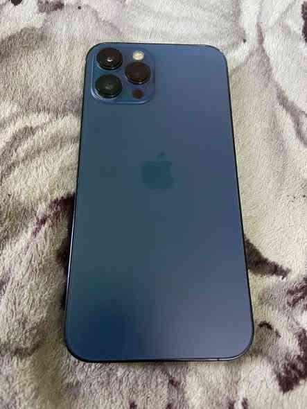 ايفون 12 برو ماكس ذاكرة 256 مامفتوح  بطارية 77 كلشي بي شغال بس الكاميره بيها اهتزاز فقط سعره 450 واتساب (***********)
