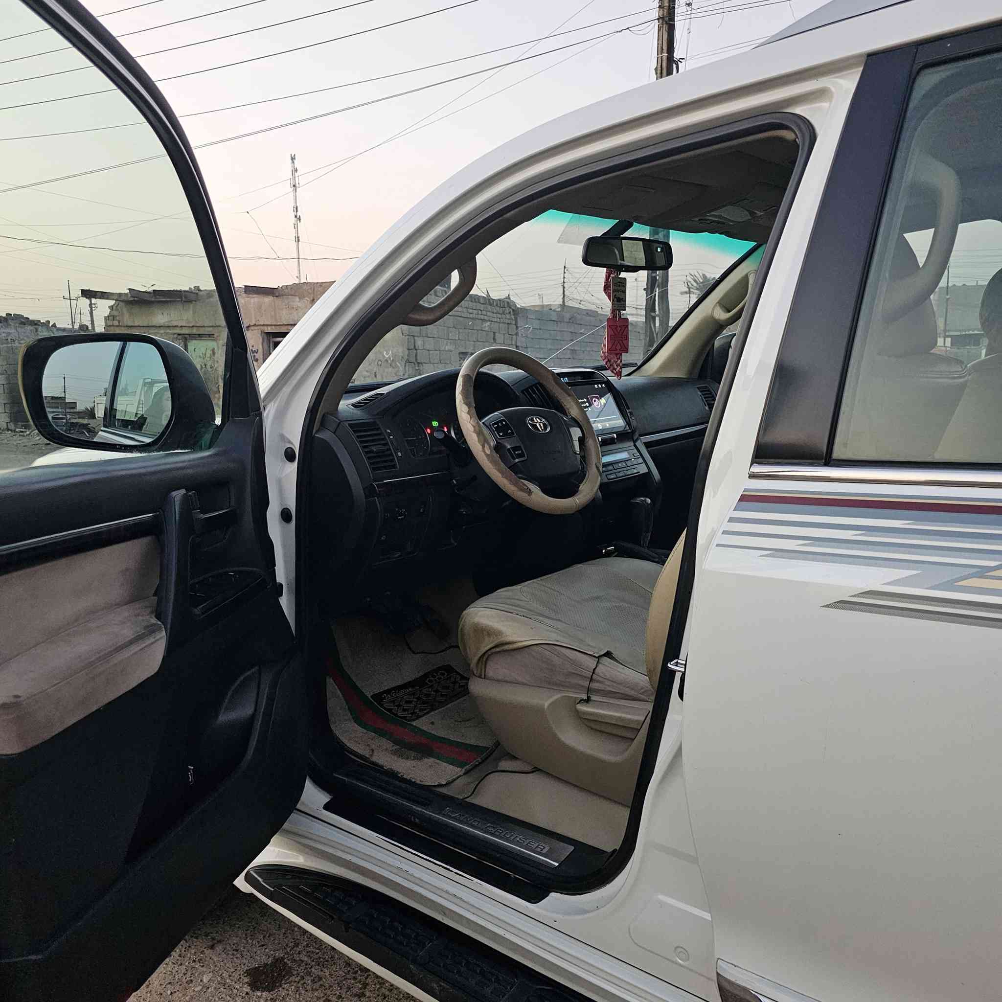 السلام عليكم لاندكروز 2009محدثه 2014 سياره مكفوله كفاله عامله عده صفحه جه عكس سايق شيلين شريط ومشلوع صبغ تحت شريط ومصبوغه تحته شريط سياره رقم بغداد بسمي تحويل ثاني يوم سياره مال بيت خير من الله الله شاهد ماشيه 251 مكاني بغداد معامل باويه. ***********
