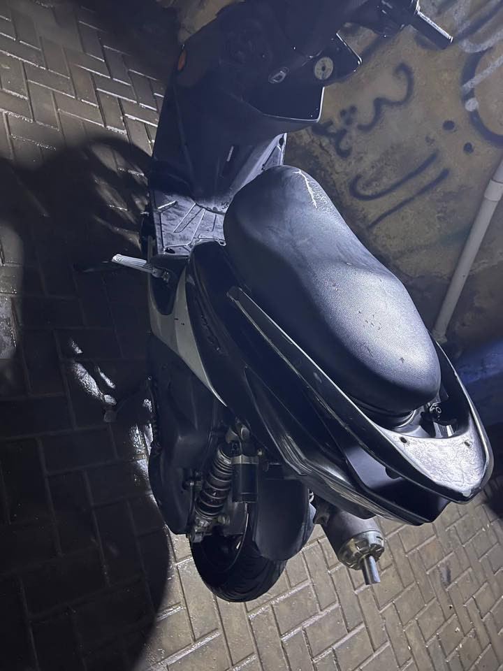 سلام عليكم
سكنس لد للبيع 
دبلات امامي NSY
دبلات خلفي K1
صينيه رياضيه
قفايص دبلات سود
جاملغ امامي كاربون
صالصنه دبل بوشه
كهربائيات كلها شغاله
نواقصها بجم وترايش وسواد الكور
سعر ٦٠٠وبيها مجال ☘️
او مراوس ب سكنس فحل 
مكاني زعفرانيه شارع المعهد 
وباقي تفاصيل تعال 
واتساب ***********
