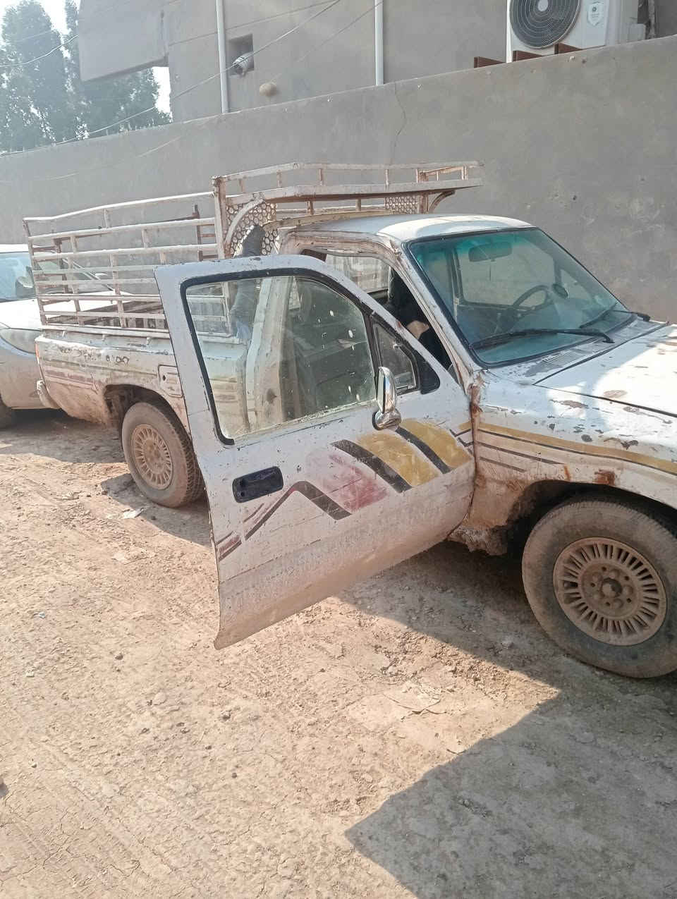 بيكم موديل 1993 رقم مميز
شاصي مكينه مكفول..كير اكسن كل شرط 
كشر تعبان مثل ما موضح بالصور هزه صارله 3اشهر 
سعر 28 وبيه مجال 
اتصال ***********
