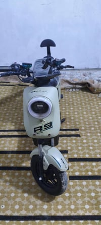 دراجة شحن نوع R9 دراجة نضيفه سرعه 99 بطاريات كبار شرط الفحص يجي بيها ب...