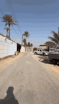 قطعة ارض للبيع 
مسيجة بالكامل مع موافقة بناء شارع 📍موقعها الدورة ـ البعيثة ـ شارع الزهور 

مساحتها 1150م

واجهة 22م

سعر 360 مليون

للتواصل والاستفسار:***********
