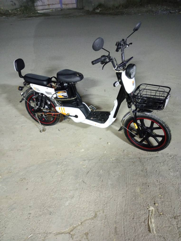 بايسكل شحن حجم 20 موديل 24  صارله شهرين عندي حالته جيده جدٱ سرعته 85 اربع نمر خمس بطاريات بايسكل نظيف مامتعوب مكان محاويل اي تفاصيل اتصل *********** حلة, بابل
