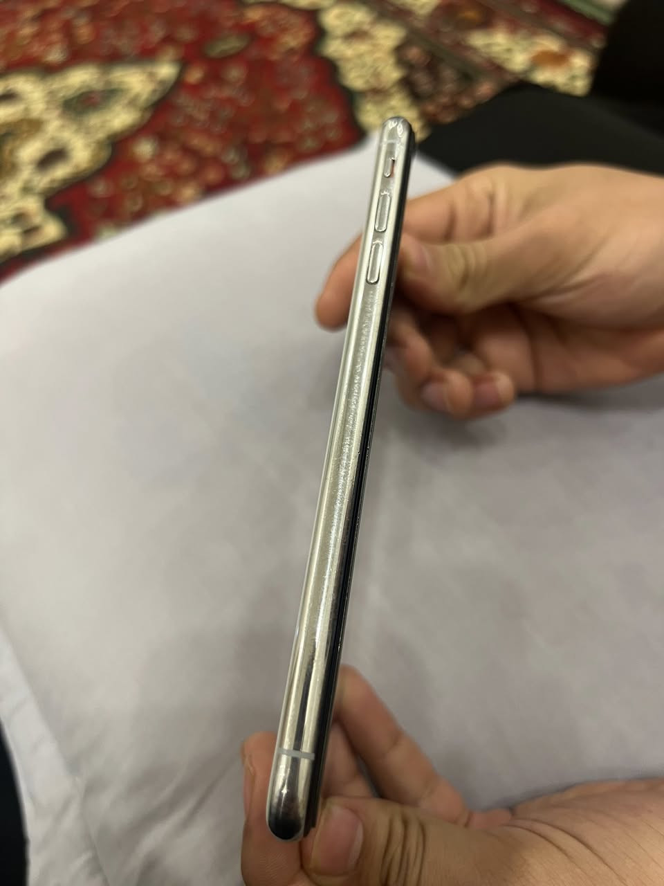 سلام عليكم ايفون اكس ماكس للبيع 
بطارية:83 GB
 جهاز برغي ممفتوح بي جان متروك وهسه اريد ابيعة وسعره (390)الي يريده يتصل بيه او يراسلني خاص وهذه رقمي :***********
