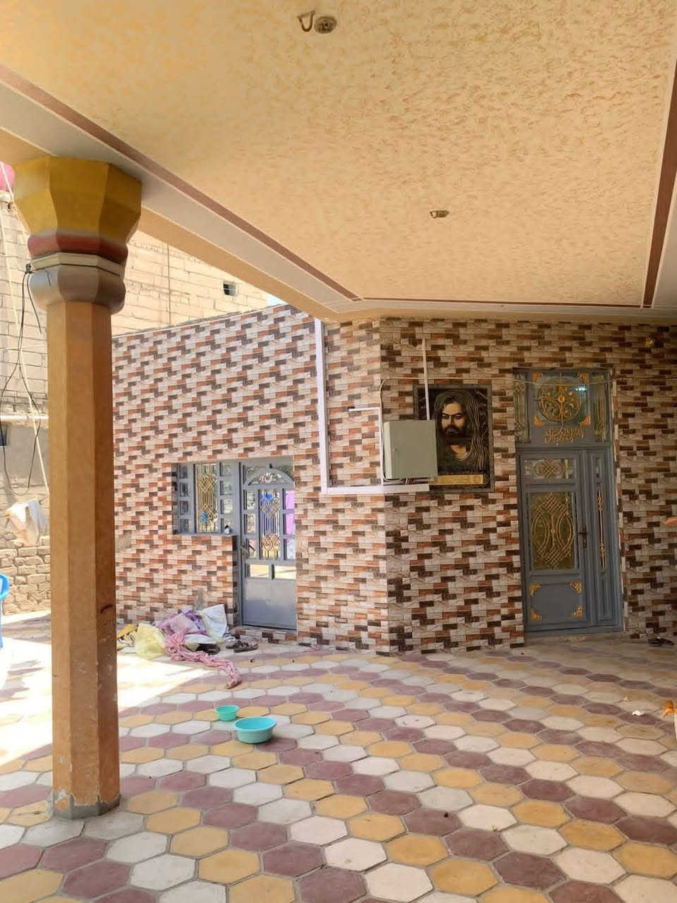 ع بركة الله
البيت للبيع  ( طابو صرف ) المساحة الكليه اكثر من ٣٠٠ متر  واقع حال والمساحه بالطابو ٢٩٨ م ولا توجد اي مشكله بحدود مساحة البيت
 
العنوان : 
قضاء كرمة بني سعيد شارع ابو اثير المضمد خلف السوك مباشرة خدمات كامله ماء كهرباء مجاري يحتوي على دوانيه خارجيه ٩ ×٤ وساحه وطارمه وحديقه وصحيات خارجيه 
وتم ترميم البيت حديثاً 
ويحتوي على مدخل ٣×٤
ويحتوي على ٣غرف ٦×٤ 
مع استقبال ٧×٥ ونص
مع مخزن خارجي 
ومطبخ حار وبارد 
صحيات حمام داخلي وحمام تواليت خارجي 
مساحه بمدخل البيت تحتوي على حديقه والباقي ارضية شتايگر 
البيت صالح للسكن 
 كل البيت معجون درجة اولى وصبغ مواصفات درجه اولى 
السطح عازل للحراره  
١ خزان ماء سعة ١٠٠٠ لتر داخلي 
١ خزان ماء سعة ١٠٠٠ لتر خارجي

الاستفسار الإتصال ***********
