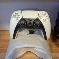 جوستكات بلي 5 اصلي باله شرط الفحص نظافه 100/100 السعر / 55 الف  يوجد ت...