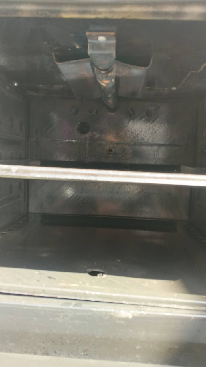 طباخ للبيع شرط الشغل السعر 65 وبي مجال المكان حي العروبة اتصال على رقم ***********
