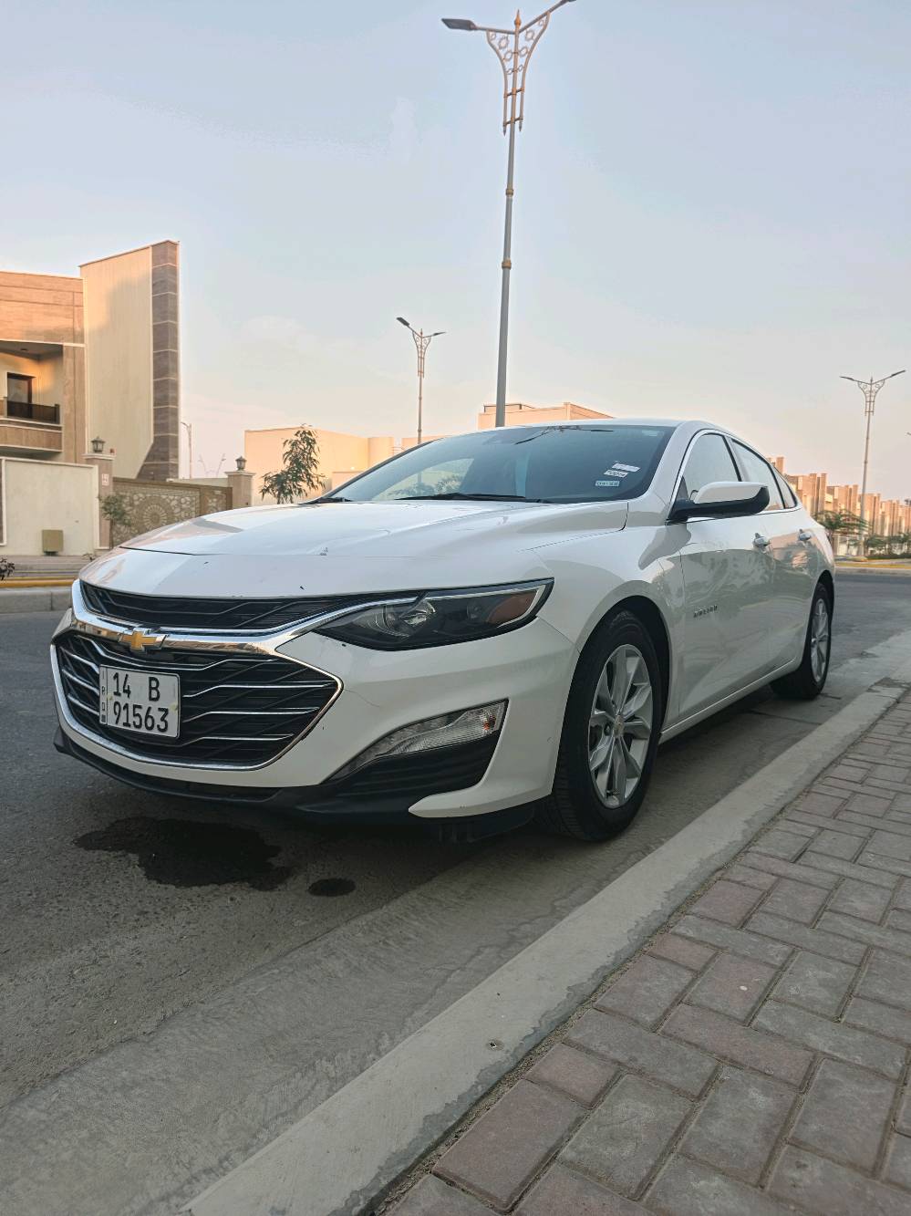 سلام عليكم ماليبو مديل ٢٣ رقم بصره معوقين مكفوله من التبديل والصبغ بيه حالوب وطرف البنيد بارد جاهزه السياره مكاني بصره