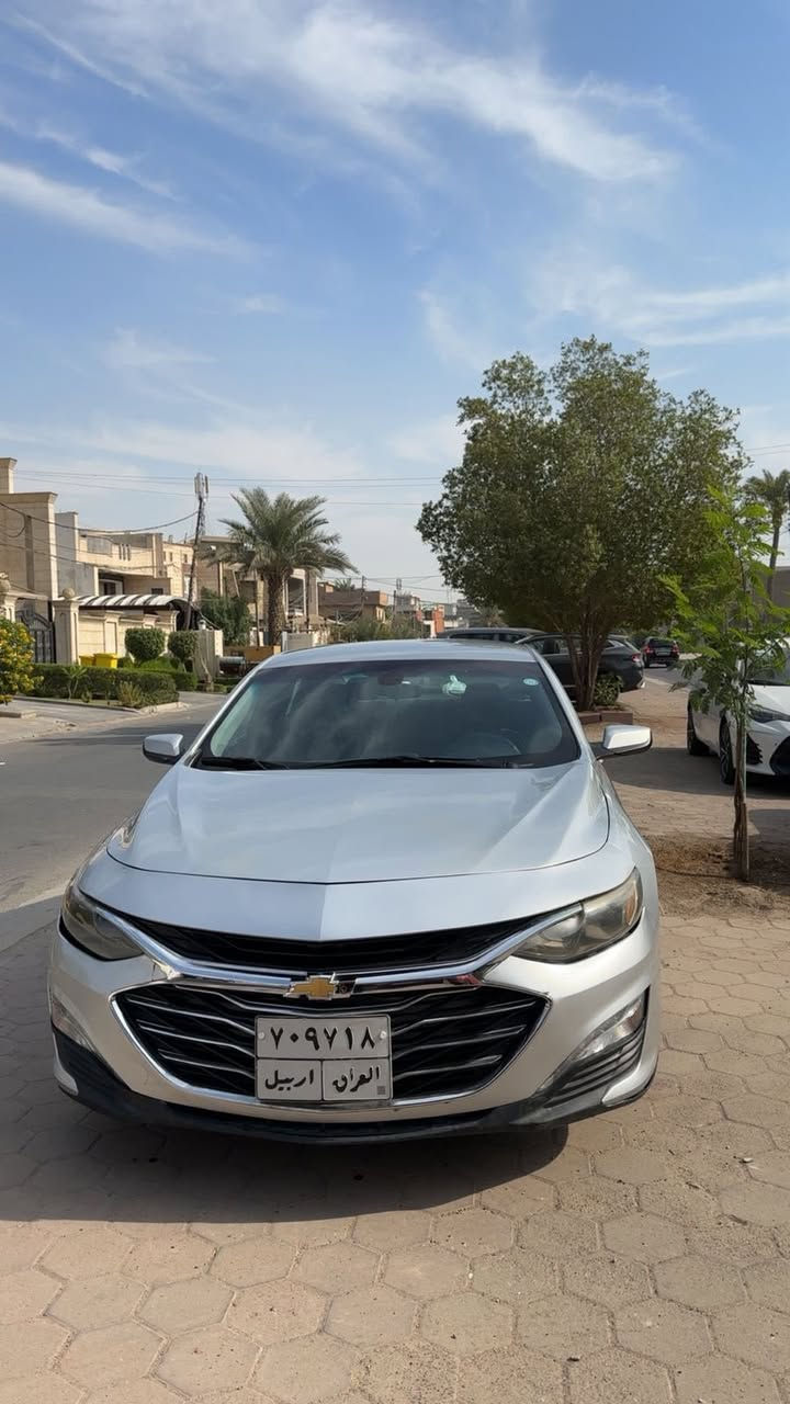 شوفرليت ماليبو 2020 LT
وارد امريكي مرقم اربيل ماشيه 58 mil
مواصفات فول عده الفتحه 
بصمه صندوق ابواب 
كشن كهرباء 
تشغيل عن بعد 
شاشه كار بلاي 
كشنات تدفئه 
قطعتين تبريد وبقيه المواصفات 
السعر. 105 وبي مجال 
مكان السياره بغداد حي الجامعه
تواصل ***********
