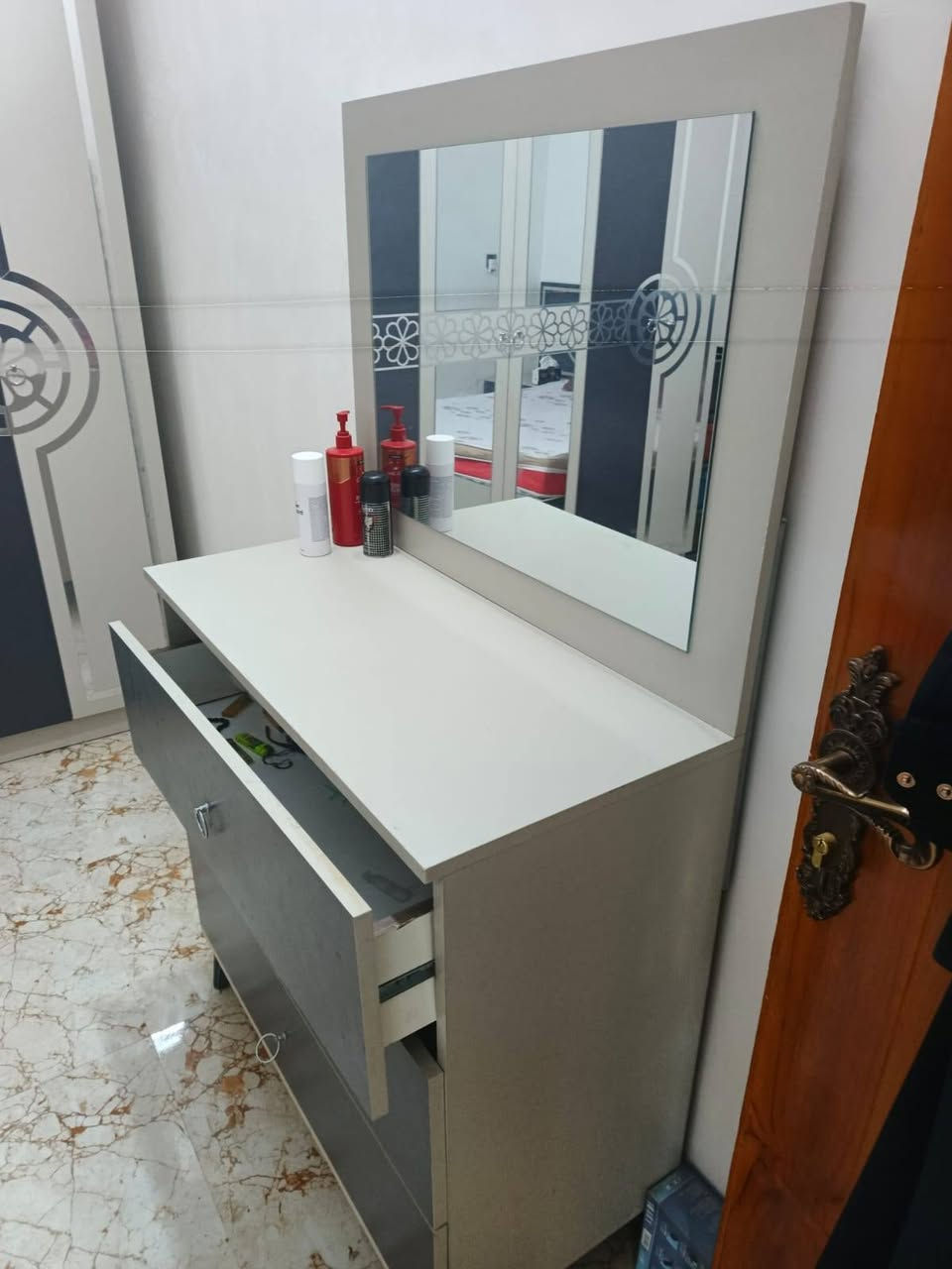 غرفه تركي للبيع نظيفه
***********
***********
