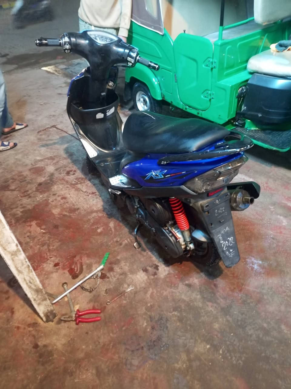 دراجه خير من الله مكفوله مكينه كهربائيات كلها شغاله دراجه شلعه ومعدل بيه كلجات امامي وخلفي رياضي ولكلجات البلاديات موجودات وصالنصه fmرياضي ولبلادي هم موجوده دراجه بيهه ملاحضات بصيطه 
1.كفرات تجاري 
2.كابريتر تجاري ولاكن خوش نوعيه 
بدون اوراق .......
السعر 850 وبيهه مجال حگ الجيه 
العنوان بغداد الحسينيه 
ممتواجد فيس رقمي 
***********
واسف لو طولت عليكم
