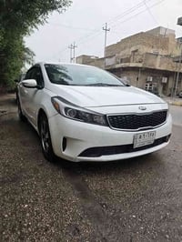 كيا فورتي موديل 2018 محرك 2000 6 نمر   لون ابيض صدفي هاتشباك   السياره...