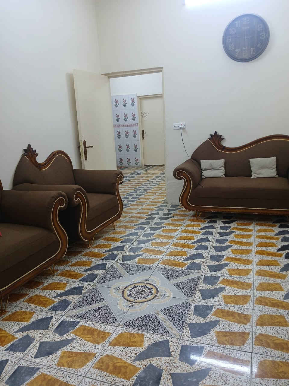 للبيع دار المساحة ١٤٠ واجهة سبعه ونص كراج وحديقة مكون من غرفتين نوم صاله ومطبخ حولي ترك خلفي العنوان بغداد الراشدية مركز الناحيه قرب أسواق السدره أول فرع  باقي التفاصيل بالفيديو هاتف ***********
