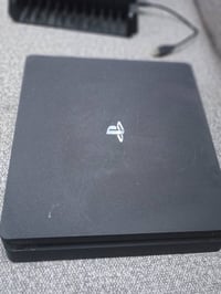 شباب جهاز بلي ستيشن 4مهكر جهاز نضيف نفس ما جاي تشوفون بل صوره الجهاز م...