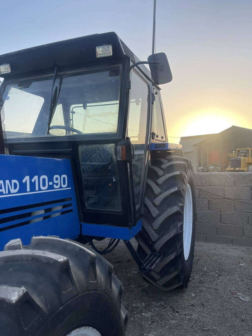 تراکتۆر فيات ١١٠ بۆ فرۆشتن
شوێن هەولێر
تایەی نوێ
گێڕ و مەکینە بەشەرت

***********
