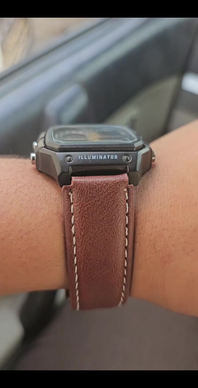 ساعة ماركة CASIO 
توقيت الكتروني
النوع رجالي 
طلاء كيس ثابت 🛡
سير جلد
مقاومة للماء 👍
ظهر كشف 
الوزن 80g ♎️
القطر 42 ملم
السمك 8 ملم


**إذا كنت صاحب هذا الإعلان وتريد حذفه لأي سبب، رجاءا أرسل رسالة إلى الدعم الفني**