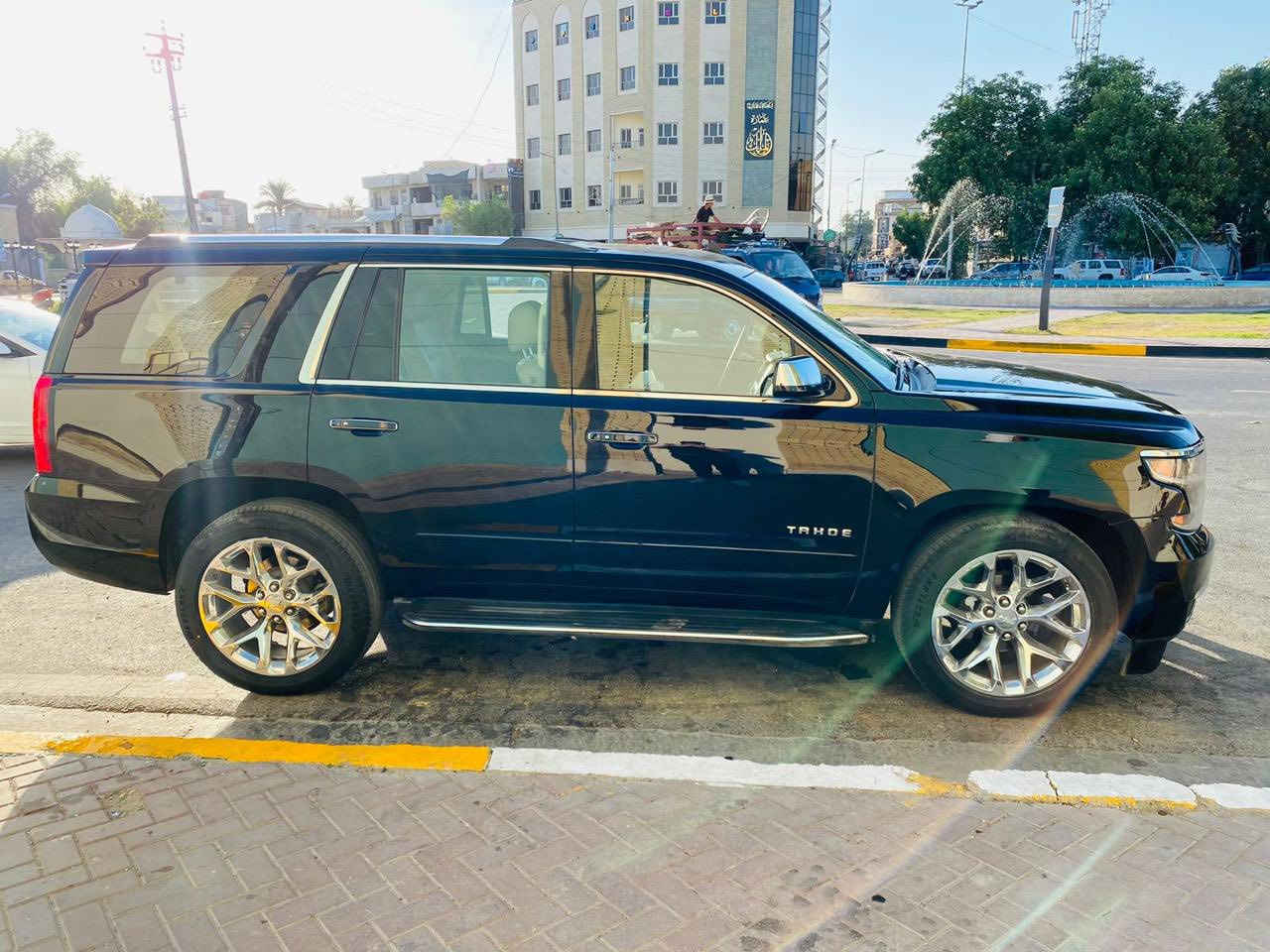 السلام عليكم
تاهو 2020                         PREMIER
السياره داخلة للعراق بدون حادث وبدون ضربه ومكفولة من الغرق
بل عراق صار بيه صبغ جاملغين والبنيد صبغ فقط بدون ايرباك وبدون شواصي 
المواصفات
سلايد
رادار امامي وحساسات امامية
رادار خلفي وحساس خلفي
رادار بل مريء
حساس بلشكن السايق 
خزن ميمور بل كشن
الشكنات كهرباء + المقاعد حار بارد تدفئة تبريد 
النقطه العمياء
شاشة DVD
الكشنات منفصل 7 راكب 
جنطة كهرباء
ويل كروم 22 مع تخم تايرات جديد
تبريد ثلاث قطع
تدفئة بل مقاعد الخلفية
الستيرن تدفئة
تحكمات ستيرن
قاصة
شفتات ستيرن
داخل جلد بيجي
اشاير بل مريء + المري شفط 
تحديد مسار 
مثبت سرعة 
السياره 4WD
داوسة البانزين والبريك كهرباء
تشغيل عن بعد 
بصمة ابواب
نظام ملاحة GPS
بريك تلقائي مانع تصادم
                                                                   8V 5.300          مكينة 
حصان 355
كير اوتماتيك تعليك 
رقم بغداد الجديد وهزه جديدة
بعد بيه هواي مواصفات ومعرفه موصفات البريم 
سعره 345$
ماشية 92mi
مكان السيارة بغداد حي القاهرة
للأتصال ***********
