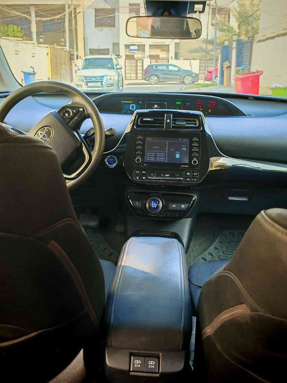 السلام عليكم 
للبيع تيوتا بريوس موديل 2022 فئة le+
ماشية 116 كيلو 
حادثها جاملغ وباب عكس السايق وجزء بنيد بارد بدون صبغ
مواصفات 
حساسات امامية خلفية جانبية 360
رادار امامي ومثبت سرعة تفاعلي 
تحديد مسار 
نقاط عمياء
شاشة تدعم كار بلي 
اوتو بارك 
جميع الجام اوتو 
السيارة جاهزة بدون نقص 
سعر 135 وبيها مجال
مكانها العامرية 
للاستفسار خاص او 
***********
