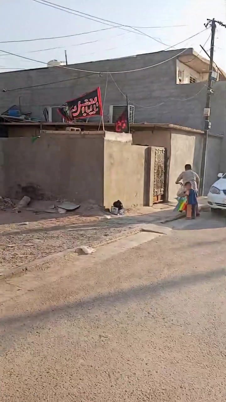 السلام عليكم بيت 50 متر واجه 5 نزال 10 البيت بناء جديد كامل مابي اي نقوصات يحتوي على طرمه صغيره ويحتوي على هول ومطبخ حار وبارد وحمام + الطابق الثاني يحتوي ع غرفه وحمام وبلكونه + بيتونه وسطح  كامل كهرباء وصحيات + المنطقه كامله مابيها اي نقوصات
⚠️
العنوان : الزعفرانية خلف مدرسة سيد الوصياءه

التواصل ع رقم الهاتف :***********واتساب فقط
السلام عليكم بيت 130 متر  وقع حال زراعي
