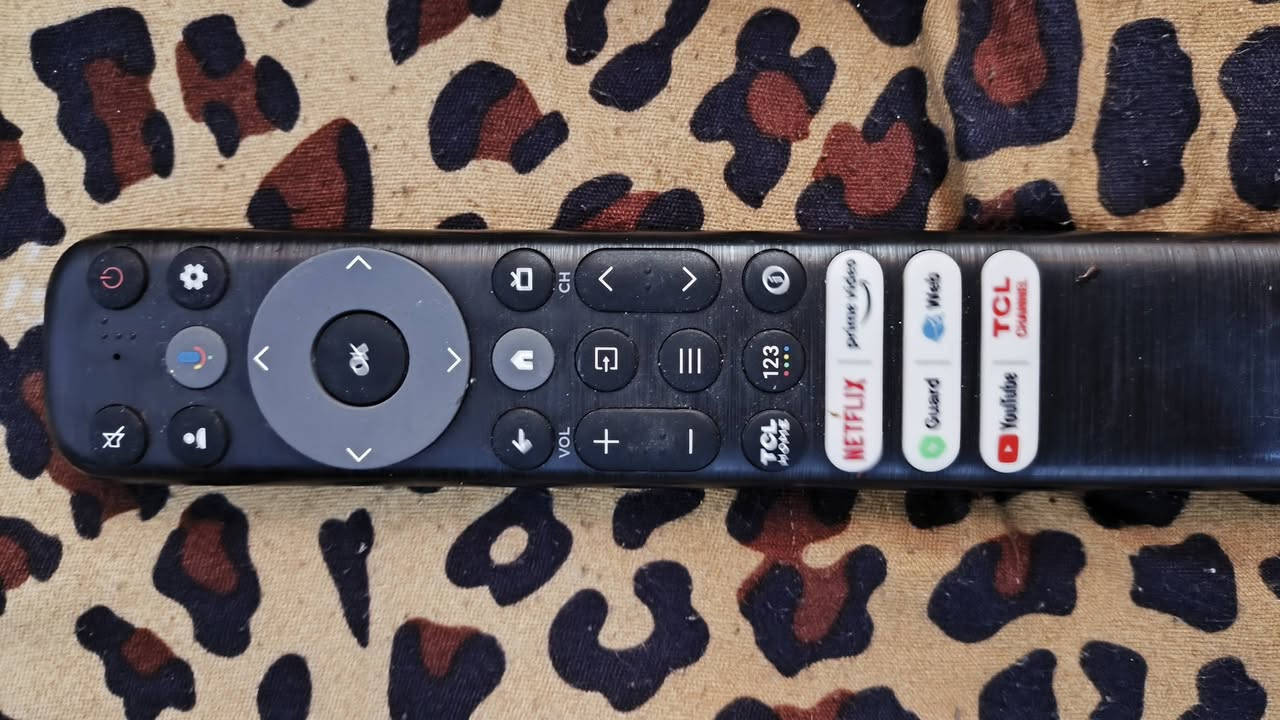 السلام عليكم شاشه حجم 32 شركه TcL الاصليه احسن شركه موجوده بلا سوق حالين قبل 18 يوم اشتريتها علمود سستتم كامرات وبلا خير ماشديتهن الشاشه مامدكوكه اصلن عله حايط الله شاهد ورسوله رايدها 80 وبيها مجال كلش بسيط مامحتاجها شاشه حاطها الرقم *********** وبلا خدمه
