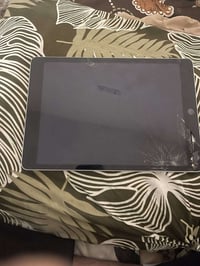 ايباد ٩ • مكسور • بطارية تعبانة