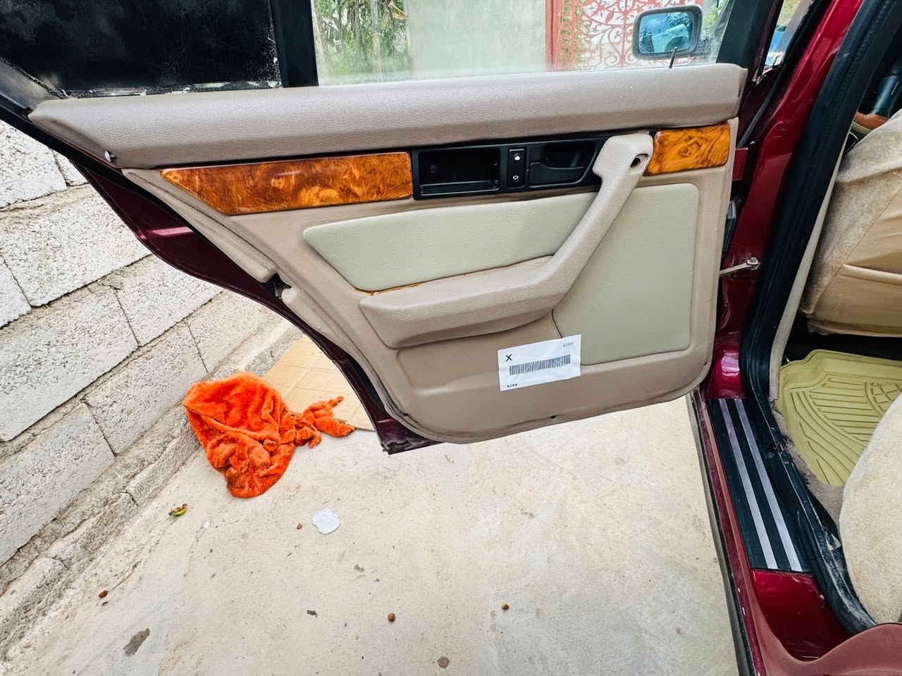 Bmw
e34
1992
520
بۆیاخی شوشەی
دەعم و لێدراوی نیە
گێڕ عادی
سەیارە ئاڕم پلاستیک بەشەرتی ئارم 
ئەوەلیات و موو س و بڕاوە
سەیارەکە لە ڕووبەروو جوانتر نە بوو مەسرەفی ڕێگەت عایدی من
سەیارە کە هی ماڵی خۆمە هی مەعڕەز نیە
مواسەفات 
چوار جام کارەبا
ئاوێنە کارەبا
تەبرید
سلایت بەشەرت
ناو زەرد
چوار تایە ی لۆکی لەسەرە
کلا ج و عەینەی تازەیە
پاتری تازەیە
تەقەو ڕەقەی بەشەرت
هەتا سیمی بەنزینیشی گۆڕاوە
گێڕو مەکینە ی بێ عەیبە
هەموو شتێک نووسراوە جوان بیخوێنەوە. ئینجا تەلە فۆ ن بکە

ناونیشان سلێمانی تاسلوجە
موشتەری. نی تەلە فۆن مەکە
وەتس ئەپیشی لەسەرە
***********

