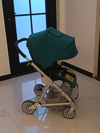 عربة أطفال • ماركة بريطانية • قليلة الاستخدام