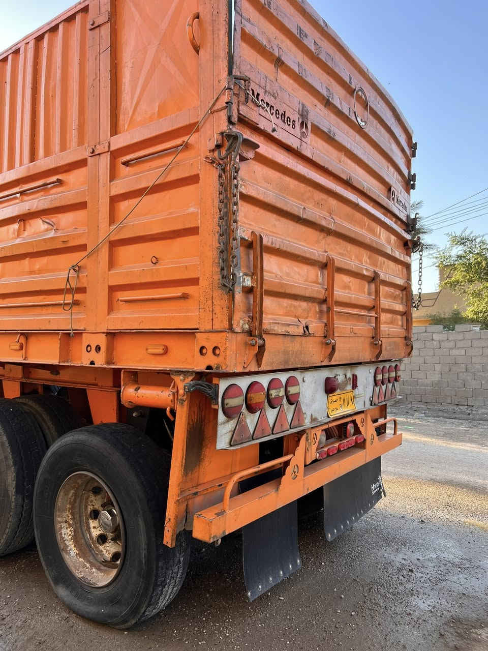 السلام عليكم عربانه حداديه شاصي 16 دناكير 14 طول 13 ارتفاع 180 تخم تاير فقط الجناب تعبانه ديالى خان بني سعد 
***********
