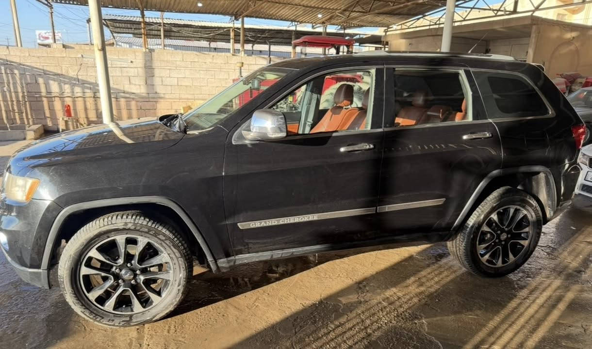 للبيع جيب
واحد على واحد 
2012  
8 سلندر 
داخل جوزي 
رقم بغداد 
حادث فقط جاملغ وباب 
السعر 150 

‭0774 694 3634‬ رقم الهاتف
