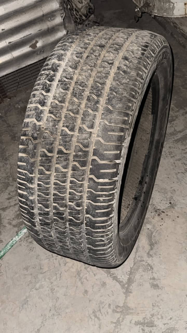 سلام عليكم
للبيع 

زوج تايرات تاهو زوج عل ٥٠وبي مجال
زوج تايرات لاندكروز عل ٥٠وبي مجال
لايتات لاندكروز موديل ٢٠١٣سعر ٥٠ زوج قفل
مكاني بغداد الجديده
تواصل وتساب 
‏***********
