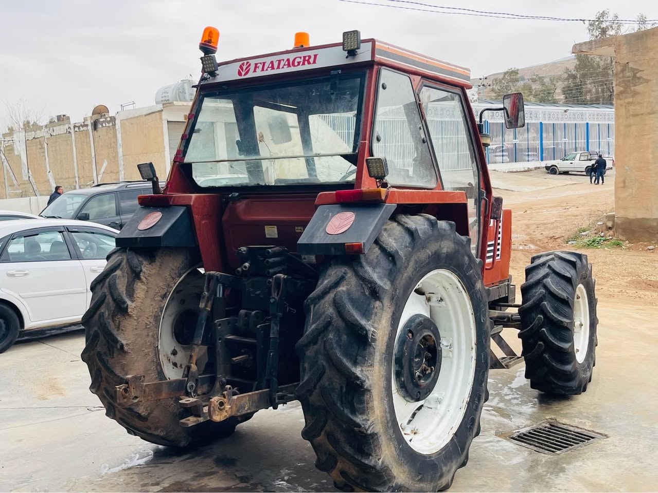 ***********
***********
فيات1989  حجم 110علوجه  كيشه ي مه ده ني و دزياري به شه رت 6پستونه  گيرومكينه ي به شه رت ميكنه كه مالي كه سابه ته زور بي عه يبه زور جايزه مالي ئيشه هه موو گياني به شه رت بو زا نياري زياتر په يوه ندي بكه به م ژماره ته له فونه كويسينجاك, أربيل
