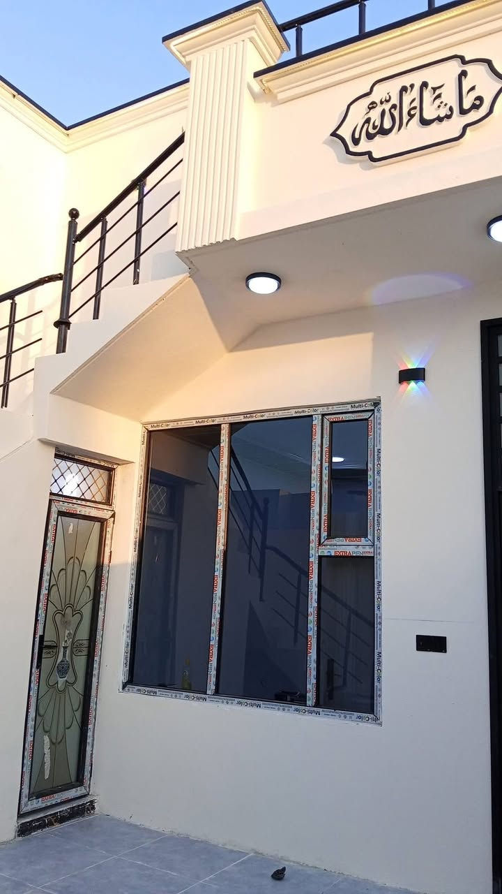 سلام عليكم بسعر مناسب للبيع بيتين كل بيت مساحه 100متر جديد صفر مامسكون فول سراميك نضام تبريد مركزي واجة فلين تركي ابواب تركي عنوان كركوك حي بدر فرع مدرست علي شاهين السعر 37بي مجال تواصل ***********
