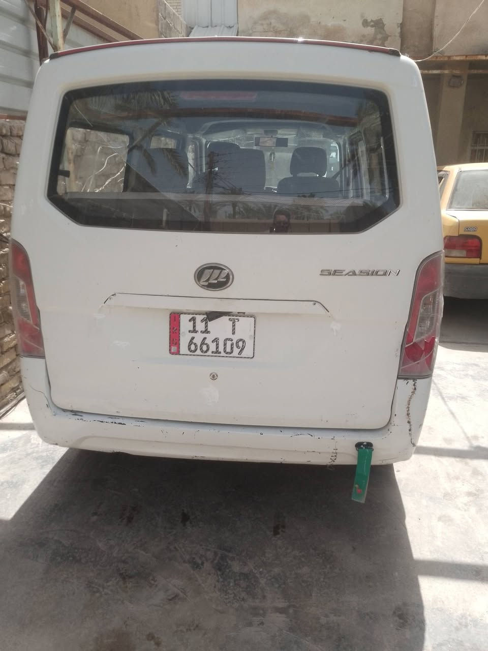 السلام عليكم اخوان عندي ليفان 10 راكب رقم بغداد موديل 2014 رقم انكليزي مصفره هيئه  وغرامات تخم تايرات جديد صدر جديد للبيع او مراوس مكاني بغداد التاجي حي الحسن العسكري السعر 25 وبيها مجال ***********
