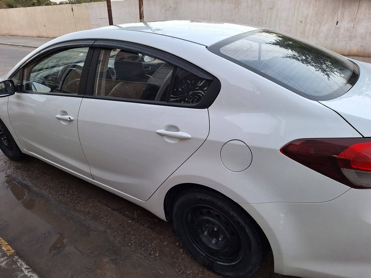 سيراتو 2017 مكفولة ماشية 110
'سنوية ساقطة اربيل . مكاني نجف حي المكرمة.

ابيع مع تكاليف المداور على المشتري 

مكينة 1600 

السعر 125 ورقة.
موبايل واتس اب***********
