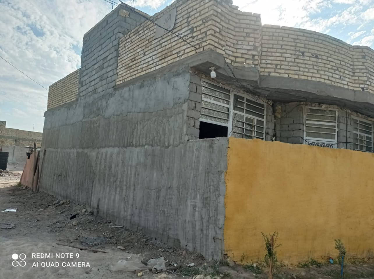 للبيع السعر ٢٨ زراعي ابوغرق حي الحوراء غرفتين وهول وستقبال ومطبخ المساحه ١٦٠ خدمات  مي كهرباء مولد اتصل ***********
