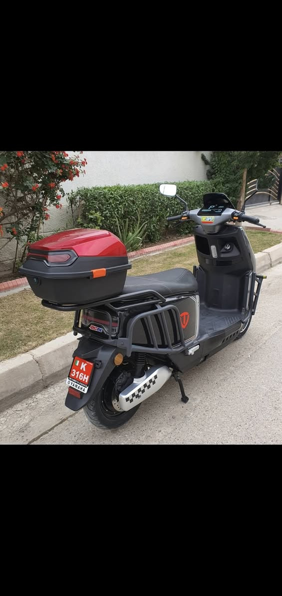 السعر مليون و١٠٠ هاتف ***********
