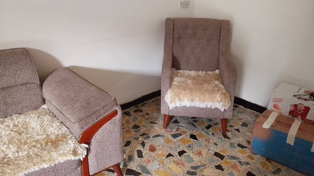 السلام عليكم تخم مستعمل قليل مابي اي شي نظيف 550 عنواني الاعظميه ***********
