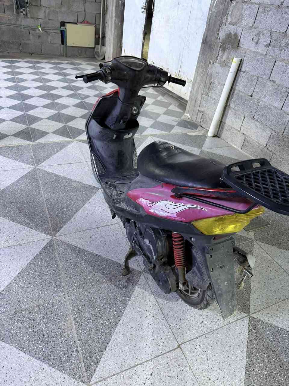 السلام عليكم دراجه ماكس عدله كفاله عامه مكينه برغي مامفتوح بيها شرط شلعه ومعدل كلها ختم واحد ويه المكينه مكاني حصوه ***********
