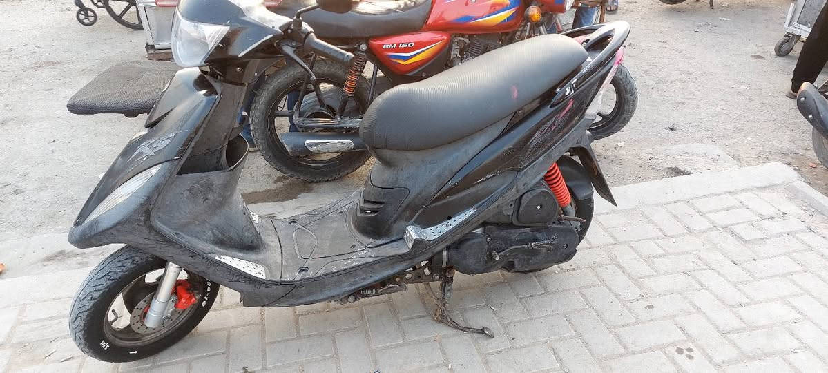 السلام عليكم ماكس عدلة دراجة مال رمبة نظيفة حيل ومختمة  بلادية سعرها 750 قفل ماخذيها ب1150 واوراقها موجودة 
مكاني  بغداد مدينة ***********
