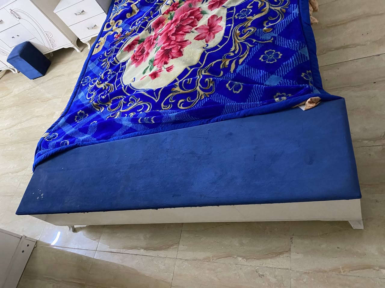 سلام عليكم غرفه تركيه اصليه 9 قطع عوزه يدات مال جرارات  بسعر ٦٥٠ وبيه مجال مكاني بغداد العبيدي رقم الهاتف *********** بي واتساب
